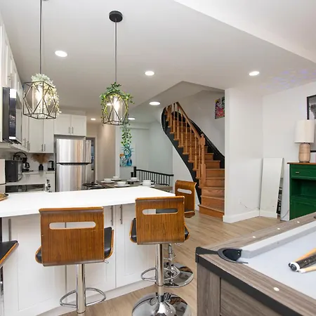 Sophisticated 4 Bedroom Duplex In The Heart Of Midtown
